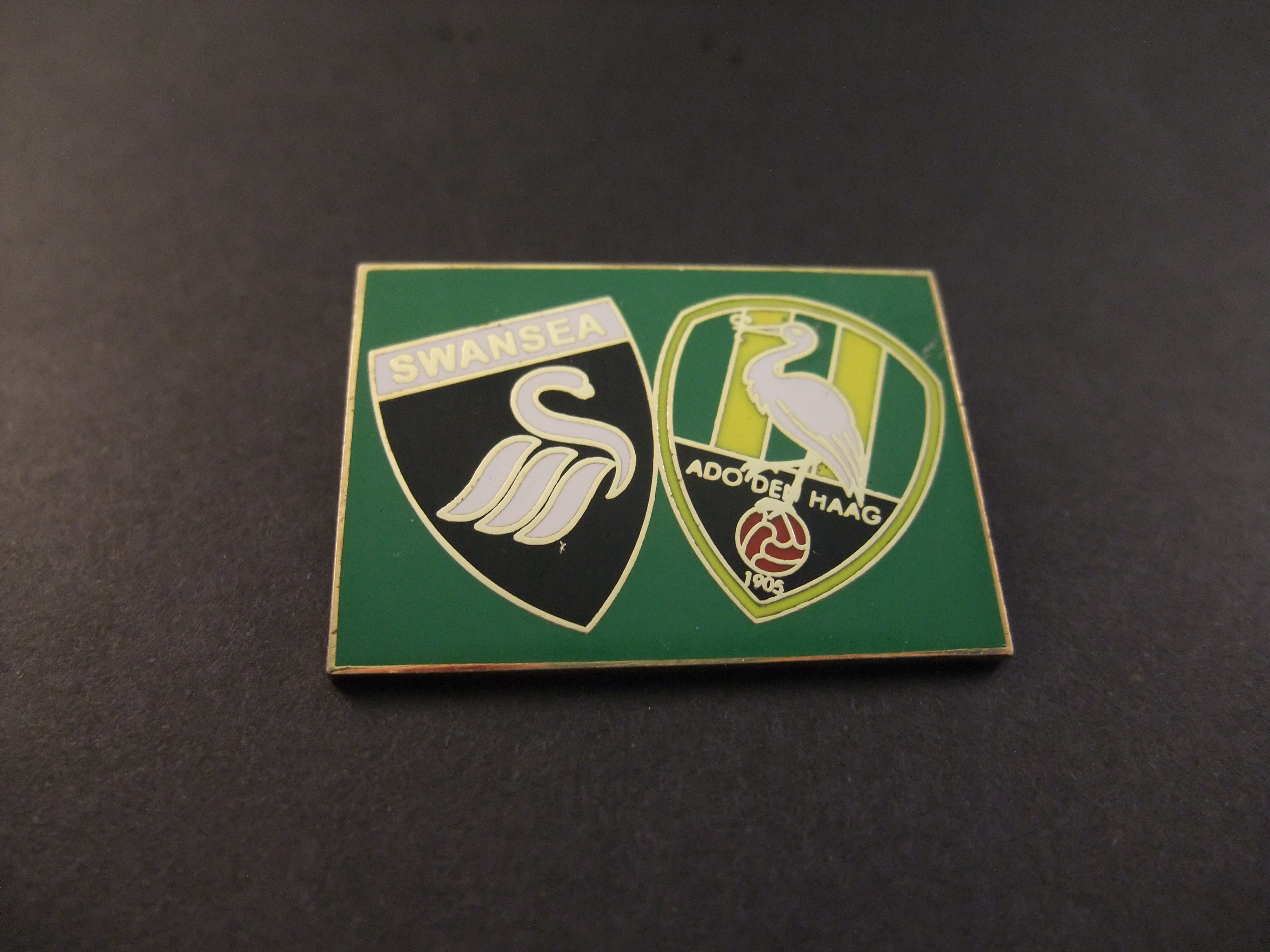 Swansea City- ADO Den Haag logo's samen groen